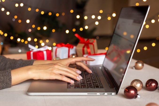 using-laptop-in-the-festive-season